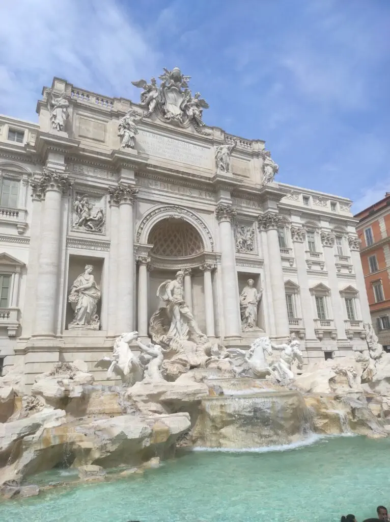 fontaine-trevi-face