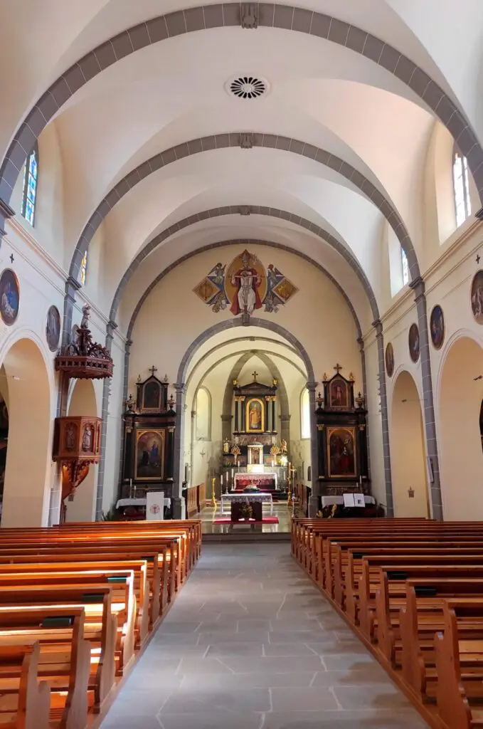 interieur-eglise-gruyeres