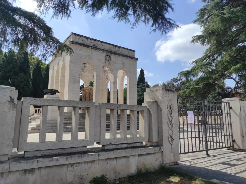 mausoleo-ossario
